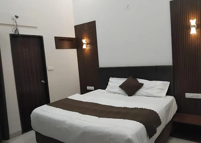 Kiwi Inn Hotel Palda