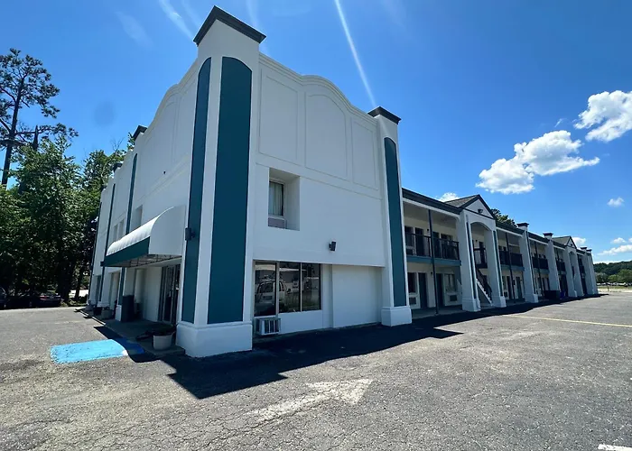 Сity center hotels Key West Inn - Newport News