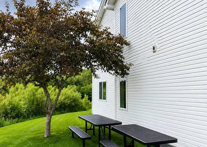 Super 8 By Wyndham Canandaigua
