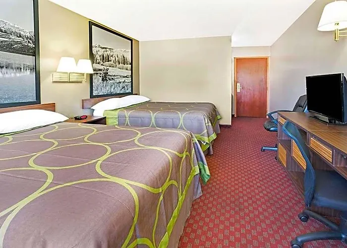 Super 8 By Wyndham Longmont/Del Camino
