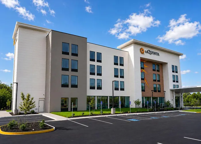 La Quinta Inn & Suites By Wyndham Roanoke Hollins/I-81