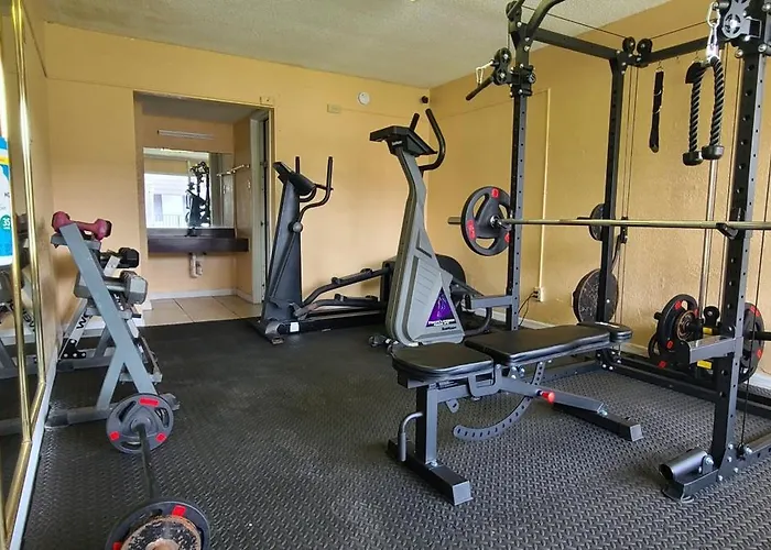 Paramount Lakeside Inn & Suites
