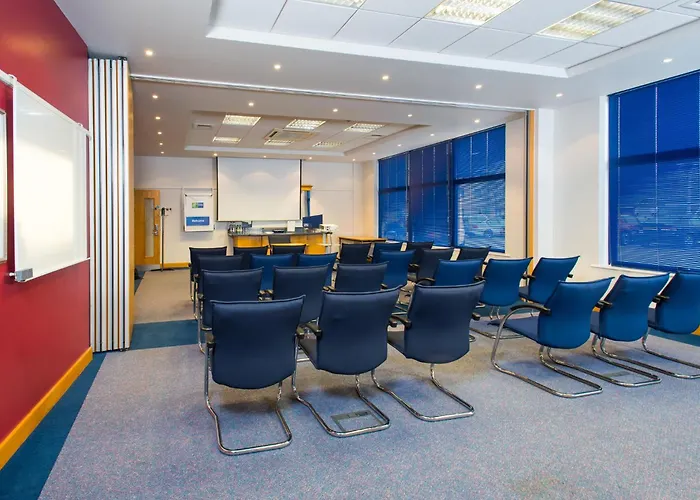 Holiday Inn Express Milton Keynes By Ihg