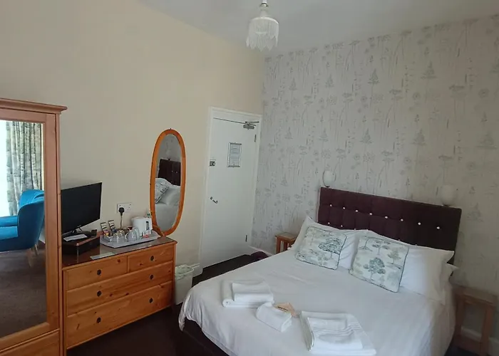 Hazeldene Guest House - With Free Offsite Health Club