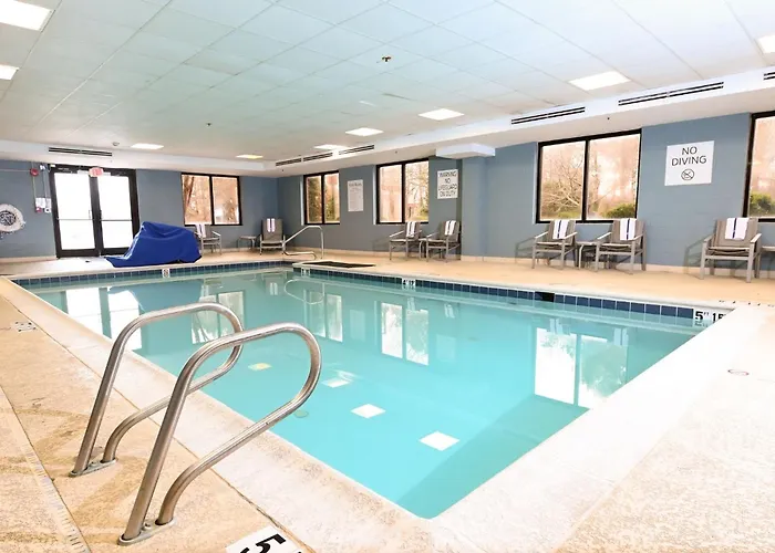 Holiday Inn Express Richmond Airport By Ihg