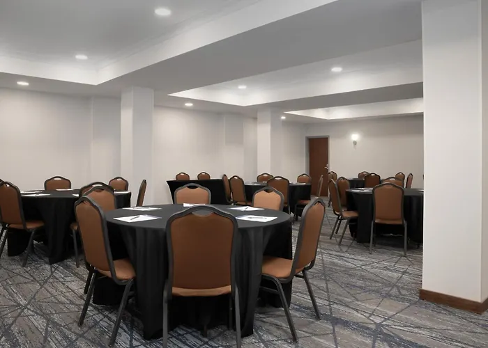 Holiday Inn Express & Suites Alexandria - Fort Belvoir By Ihg