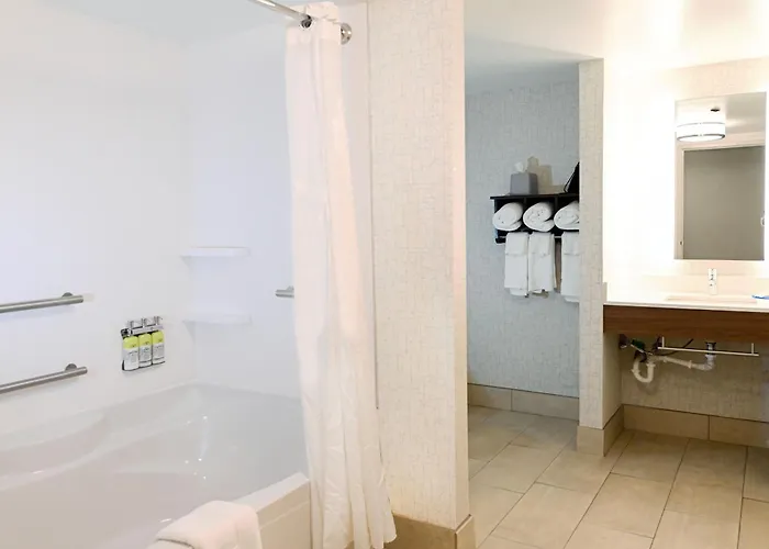 Holiday Inn Express Richmond Airport By Ihg