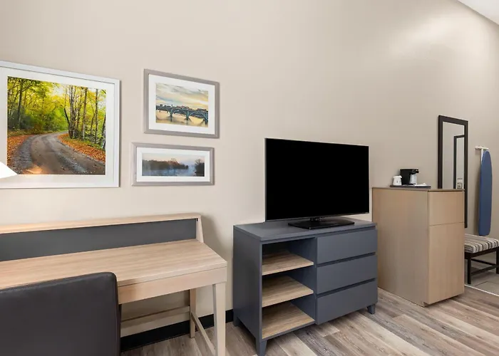 La Quinta Inn & Suites By Wyndam Knoxville West