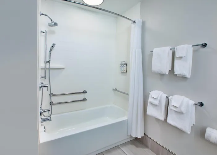 Dog friendly hotels Holiday Inn Express & Suites West Monroe By Ihg