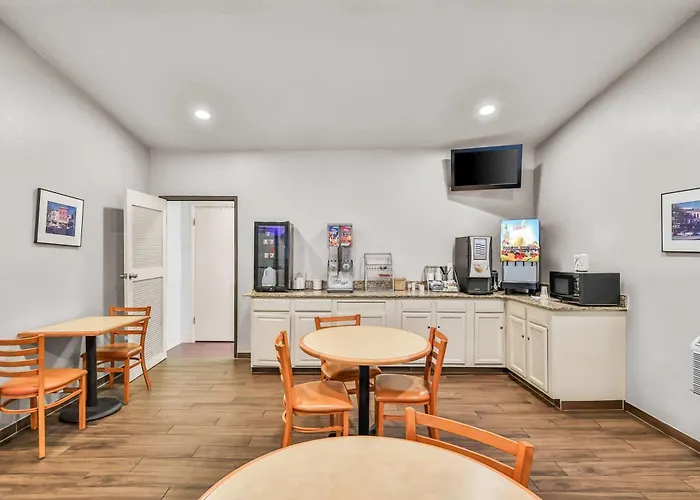 Super 8 By Wyndham East Stroudsburg - Poconos