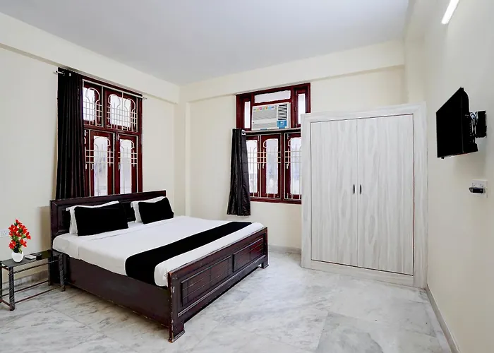 Hotels With Four Stars Super O Rajbanshi Nagar