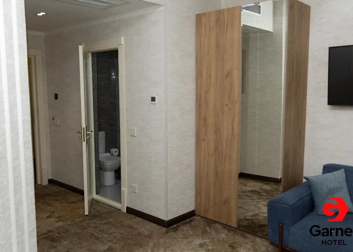 Garnet Mir Hotel