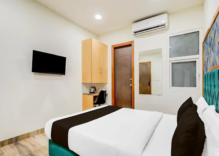 Super Townhouse Hotel Silver Saffron