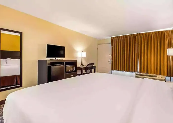 Ramada By Wyndham Santee I-95