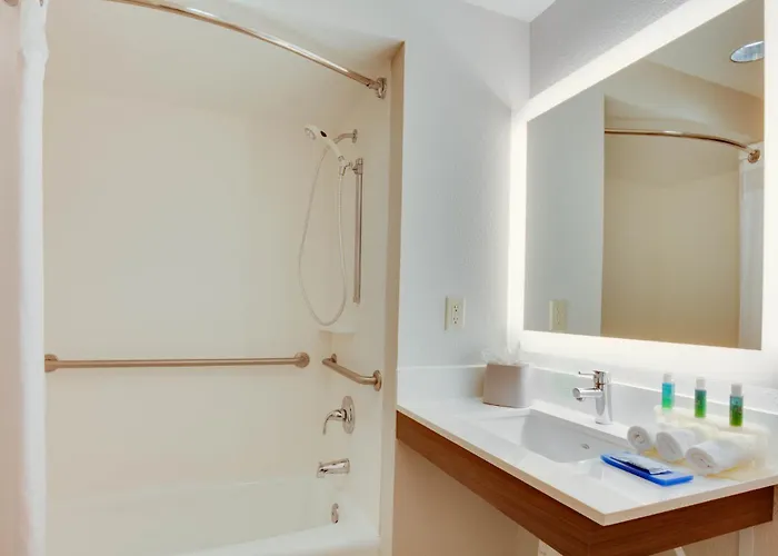Holiday Inn Express & Suites Orlando International Airport By Ihg