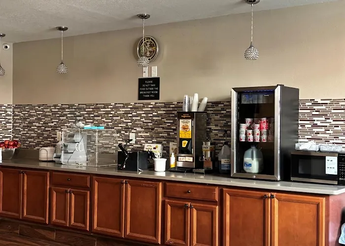 Super 8 By Wyndham Iowa City/Coralville