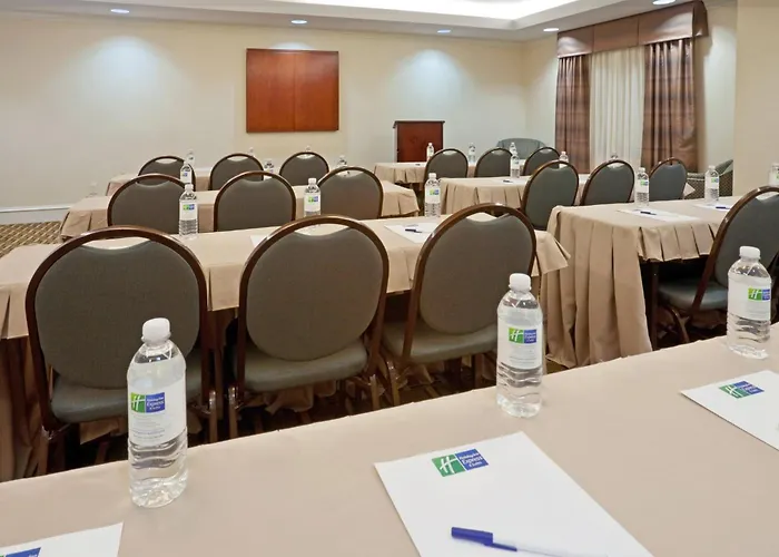 Holiday Inn Express & Suites Waxahachie By Ihg