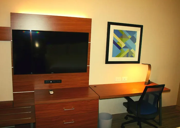 Holiday Inn Express Hotel & Suites Marina By Ihg