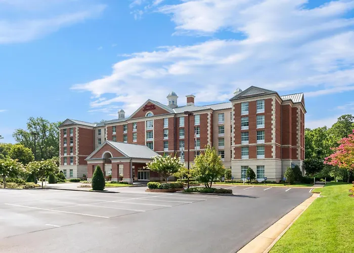 Hotels with pool Hampton Inn & Suites Williamsburg-Central