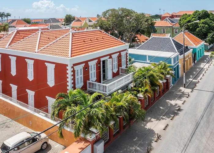  Curacao Gardens