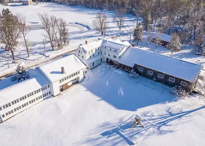 Lake Shore Farm Inn