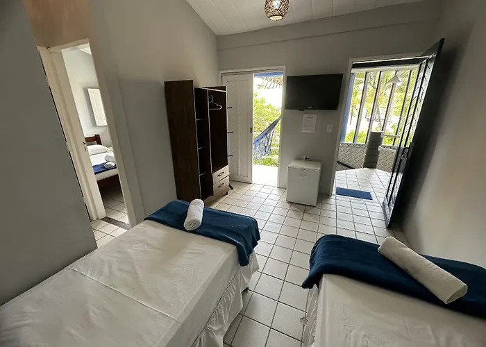 Hotels with pool Pousada Girassol