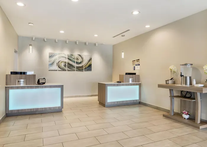 Best Western Plus Mid County
