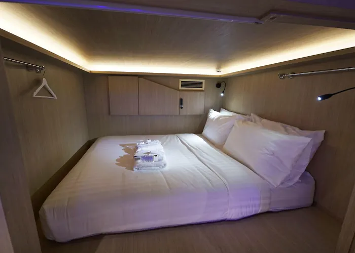 Cube Boutique Capsule Hotel At Kampong Glam