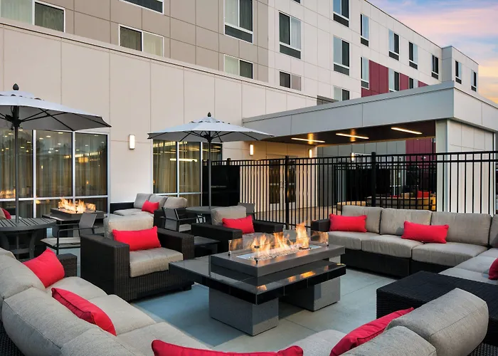 Courtyard By Marriott Pullman
