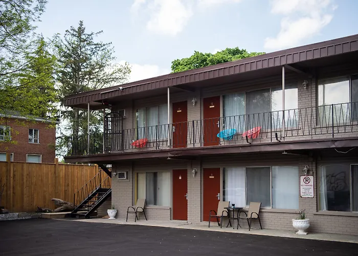 Advance Inn