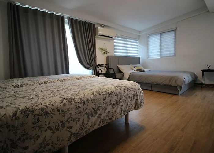 Bunk Guesthouse Hongdae