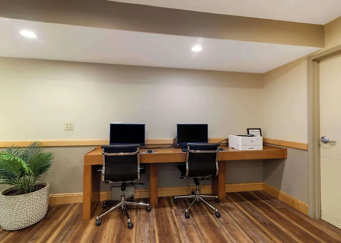 Best Western Plus Windjammer Inn & Conference Center