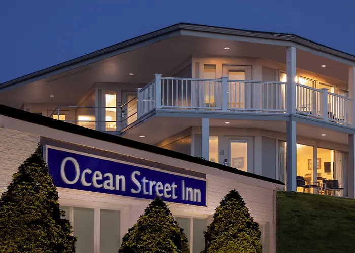 Hyannis Holiday