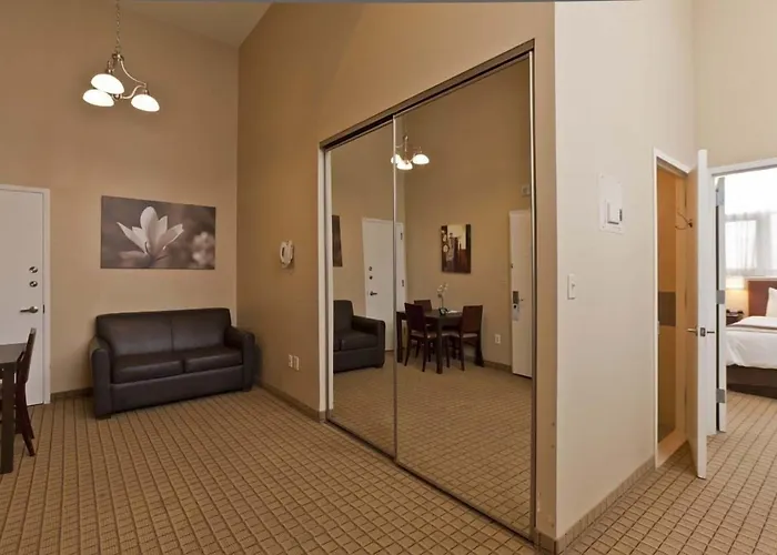 Pointe Plaza Hotel (Adults Only)