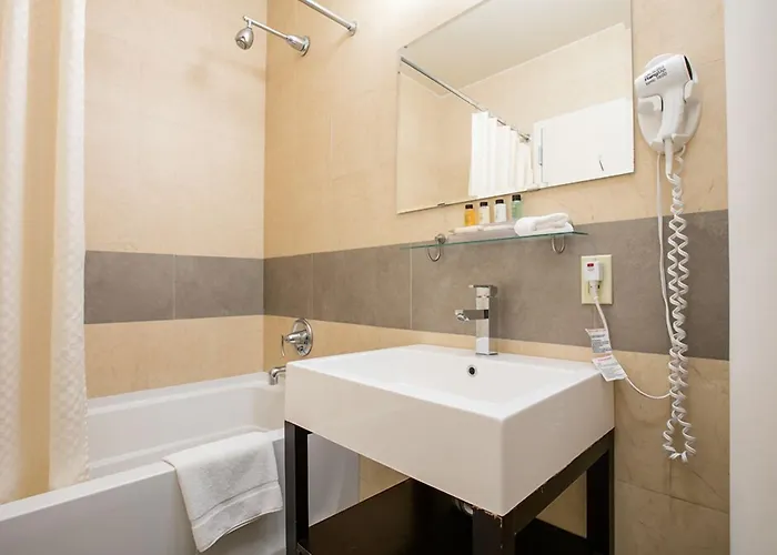 Pointe Plaza Hotel (Adults Only)
