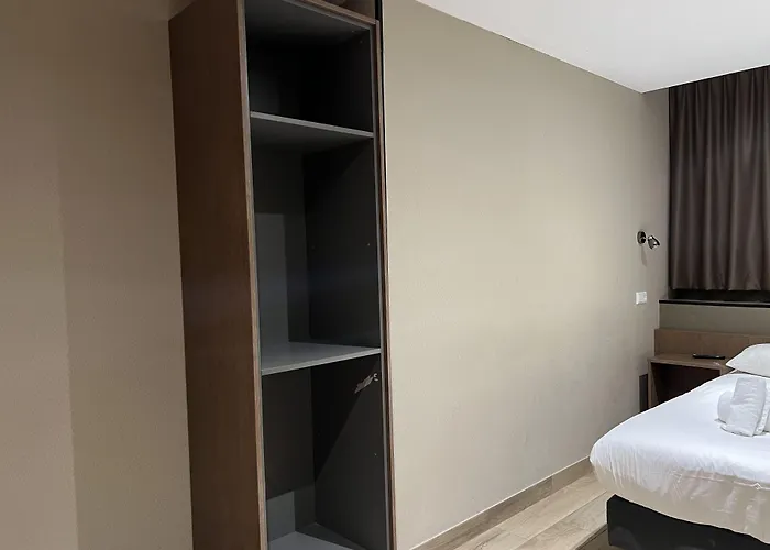 Blossoms City Hotel