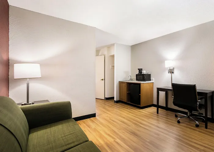 Red Roof Inn & Suites Knoxville East