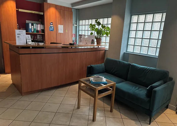 Merryl Hotel