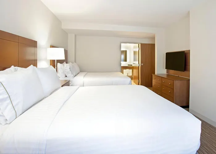 Hotels with tennis Holiday Inn Express & Suites Austin Downtown - University By Ihg