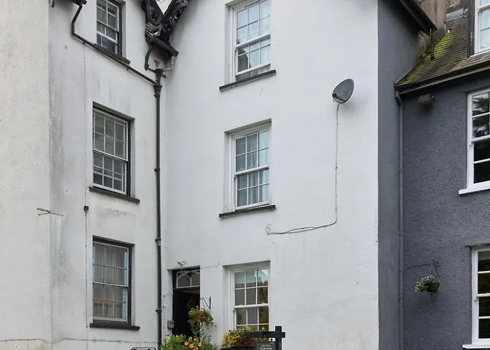 Hazeldene Guest House - With Free Offsite Health Club