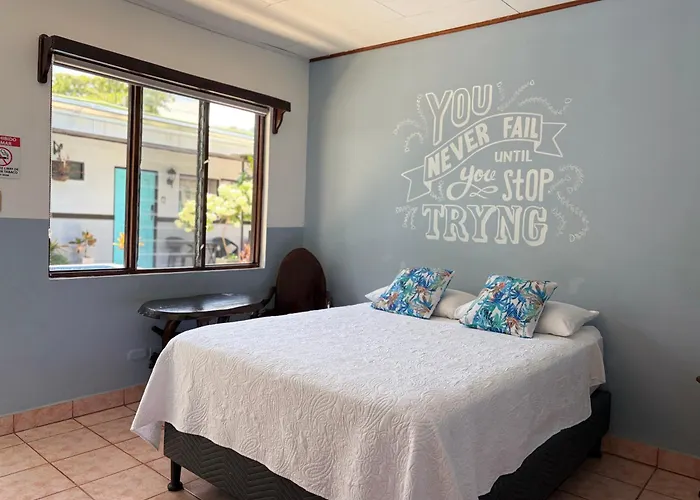 Perico Azul&Surf Camp