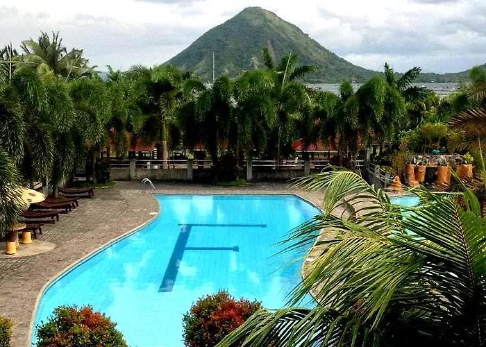 Resort: Calinisan Beach Resort