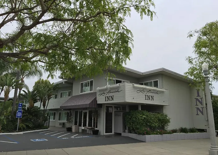La Avenida Inn
