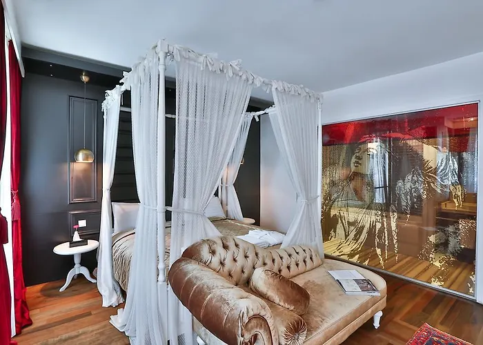 Hotel near College: Millennium Suites