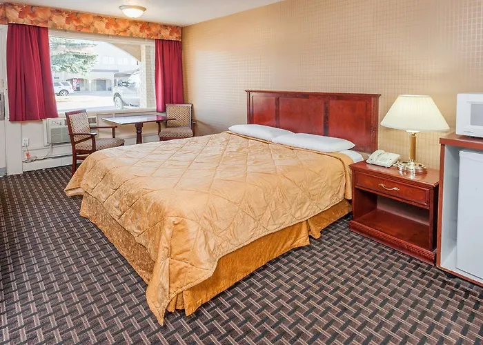 Super 8 Calgary Village