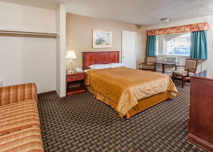 Super 8 Calgary Village