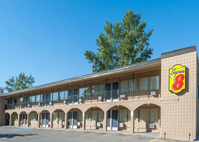 Super 8 Calgary Village