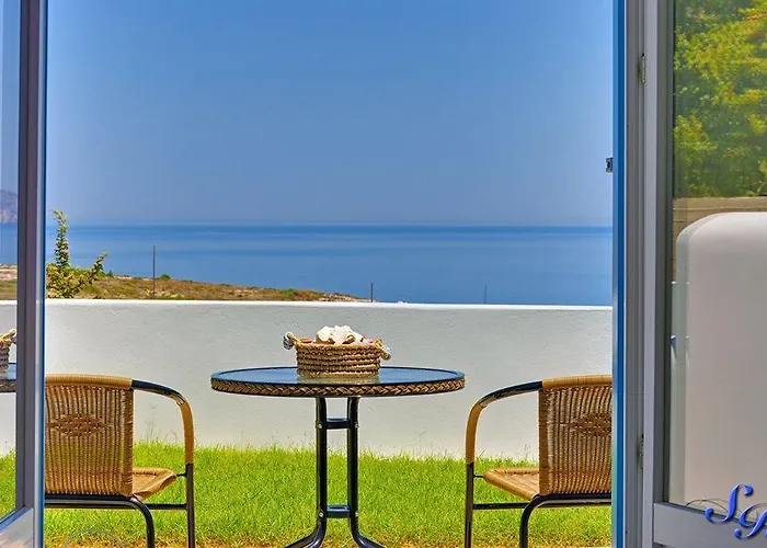 Sarakiniko Rooms