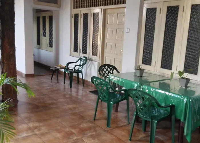 Guest house: Hotel 100