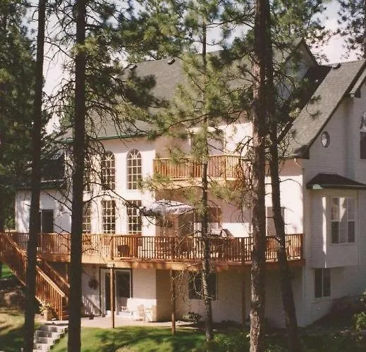 In Luxury hotels River Cove Elegant Waterfront